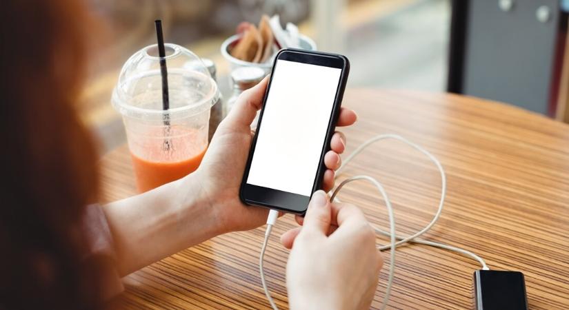 Te is így töltöd a telefonod? Eláruljuk, miért rontod el az akkumulátort