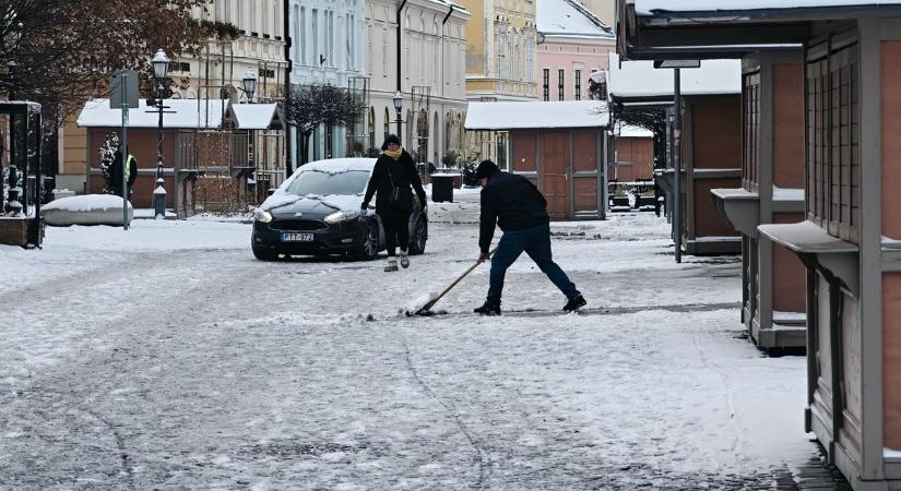 Síkosságmentesítés és hóeltakarítás megyeszerte: így dolgoznak a szakemberek
