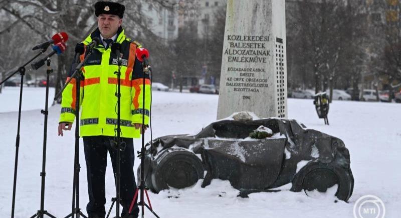 A hétfői havazásban csaknem háromszorosára nőtt a balesetek száma