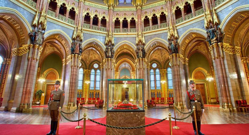 Felfoghatatlan dolgot tettek a Szent Koronával, olyan helyen kötött ki, amire nincsenek szavak