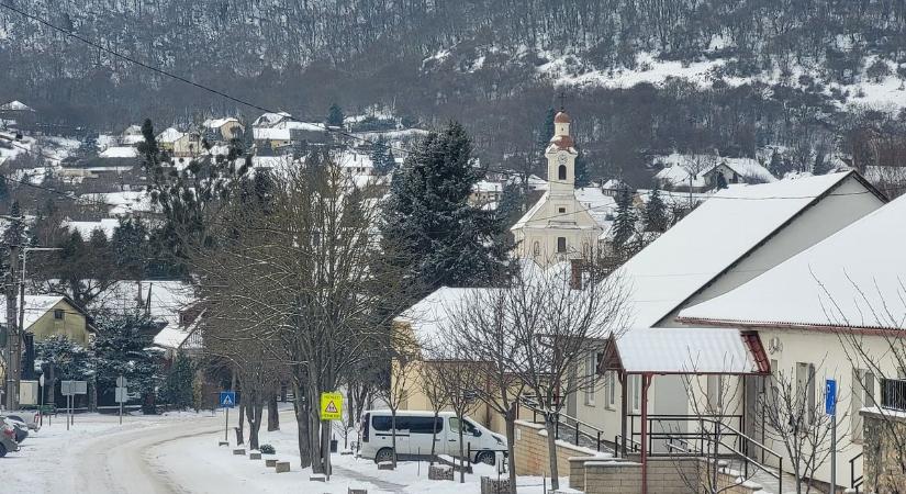 A szerdai időjárás nem kegyelmez: újabb havazás és hófúvás jön