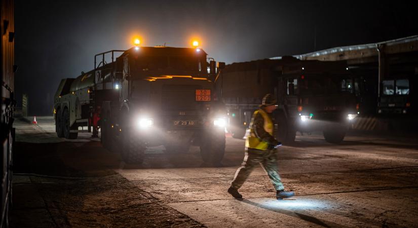 Rendkívüli készültség lépett életbe, az ország felkészült a legrosszabbra, a Honvédség is megszólalt