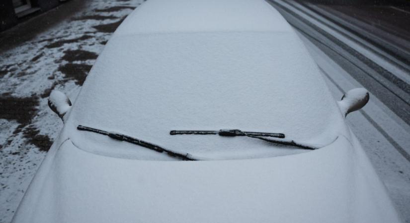 Újabb jelentős havazás, és hófúvás miatt adtak ki figyelmeztetést