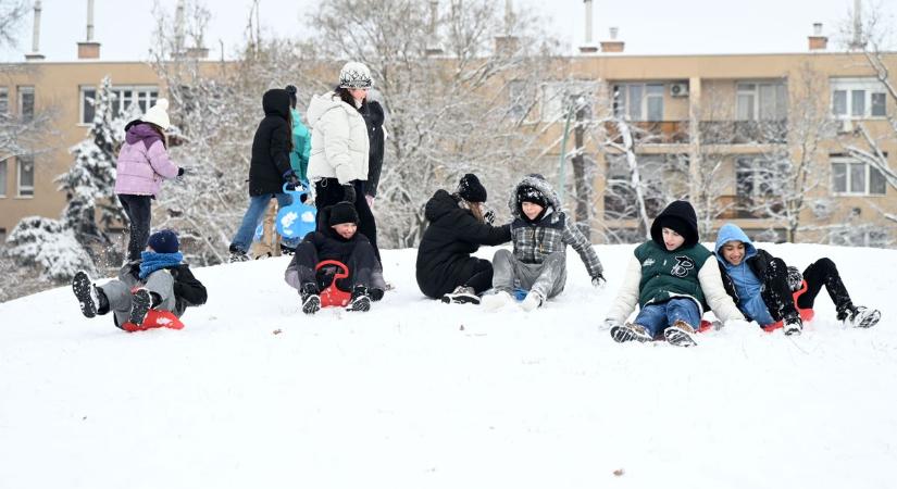 Nyit a szánkózódomb Szolnokon, örülhetnek a gyerekek