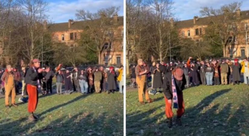 Kisebb tömeg gyűlt össze Glasgowban, hogy megnézze, ahogy valakit utoljára tökön rúgnak