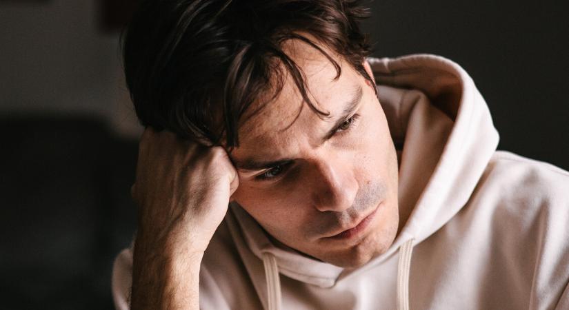 Szerotoninhiány: így jelezheti a tested – Nem csak fizikai panaszok figyelmeztethetnek rá