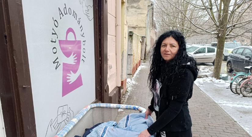 A hidegben sem maradnak segítség nélkül: ingyen vihetnek haza téli ruhát a rászorulók