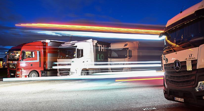 Kamionstopot rendeltek el, csak az autók léphetik át a határt