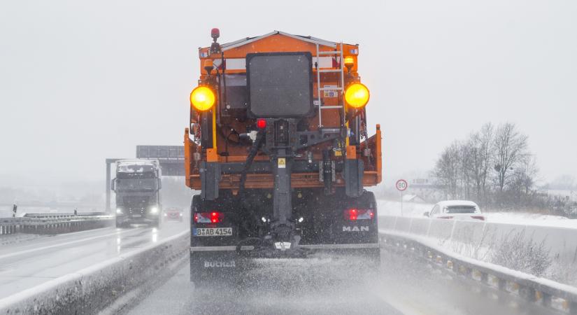 Hóhelyzet Magyarországon: az M1-es autópályán rendkívüli intézkedést kell bevezetni