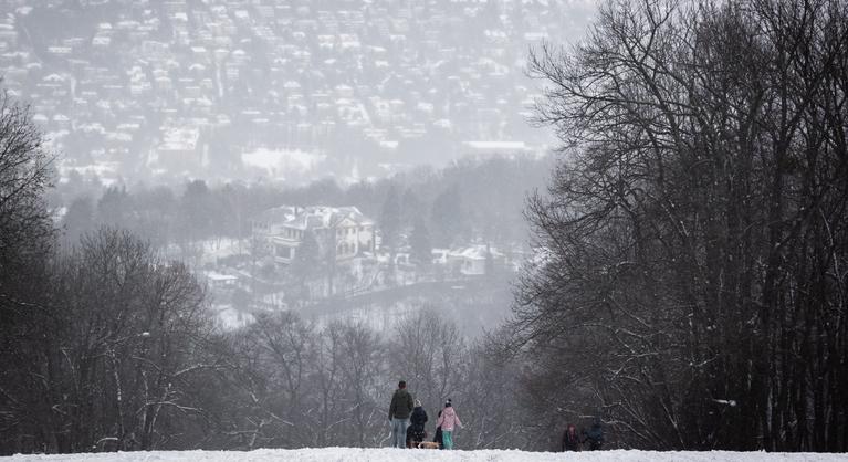 Keresztbe fordult kamion, járattörlések – ezt okozta az irgalmatlan havazás - Az Index élő hírfolyama a magyarországi hóhelyzetről