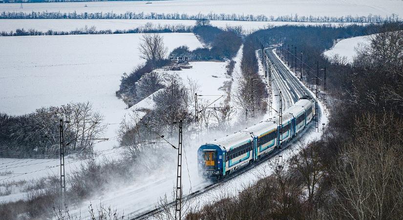 A havazás megborította a MÁV-ot, váltóhibák lassítják a vonatokat