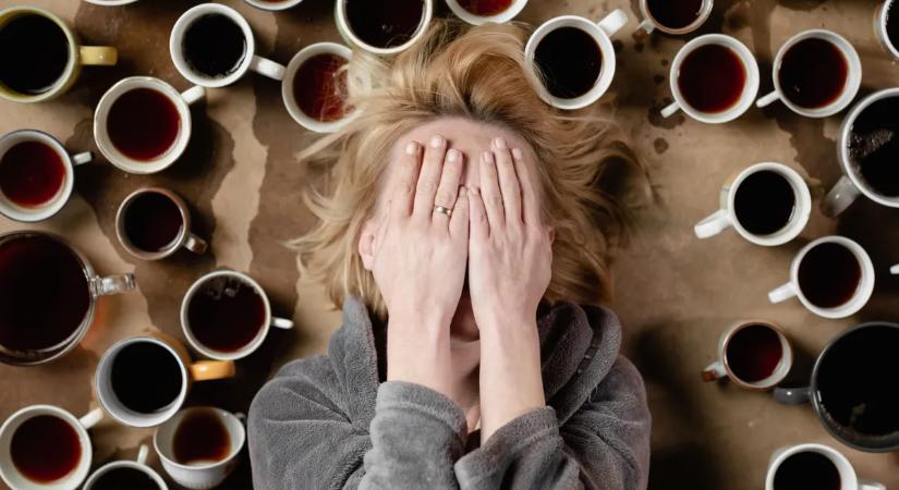 Napi 3 kávét ivott egy fiatal nő a fáradtság ellen, majd egy vészjósló tünet leplezte le a horror diagnózist