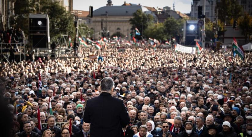 Egyre többen választják a biztonságot: decemberben is Orbán Viktor nyerte a belpolitikai versenyt