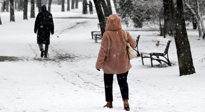 Kiderült: itt várható ma jelentős havazás, 10-20 centiméter friss hó is eshet