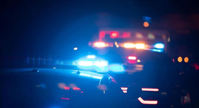 Busz csúszott meg Szárligetnél, torlódások az M1-esen és több főúton is