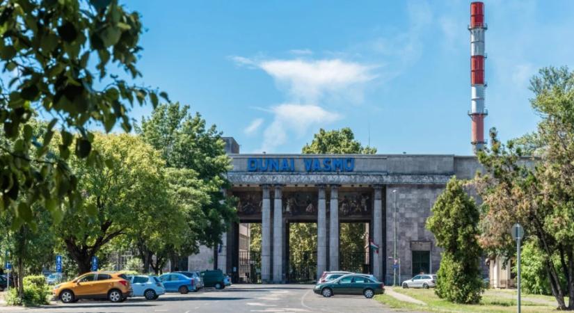 Majdnem ezermilliárdos adóssághegy keletkezett az óriáscég romjain, mire a kormánynak eszébe jutott, hogy úgy igazán megmentse