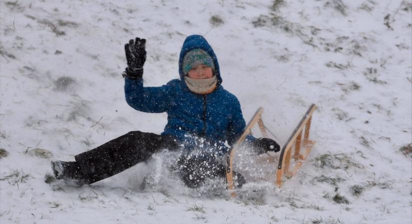 Az autósoknak bosszantó, ám a gyerekeknek öröm. Mi az? (galéria)