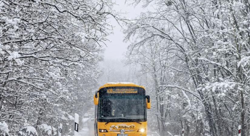 Hóhelyzet: hófúvás a Dunántúlon, életveszélyes útszakaszok a lefagyások miatt