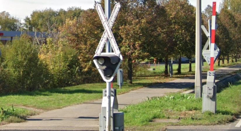 Vonatnak ütközött: 3 millió a kár