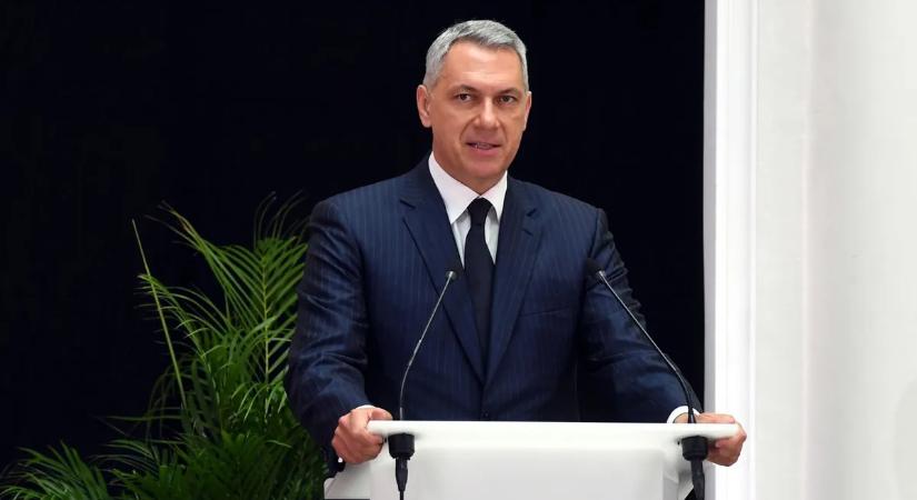 Lázár János bejelentést tett a közlekedésről