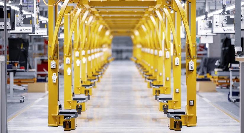 Immár hivatalos: Magyarországon folytatódik a legolcsóbb új Mercedes gyártása!