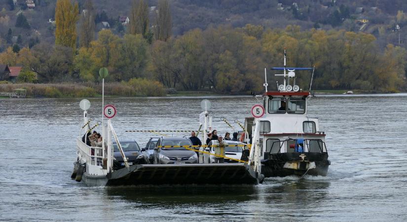 Aggasztó a helyzet a Dunán, a komp is leállt Visegrádnál