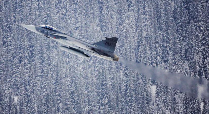 Svédország Grippenekkel és aknamentesítéssel védené az ukrán békét