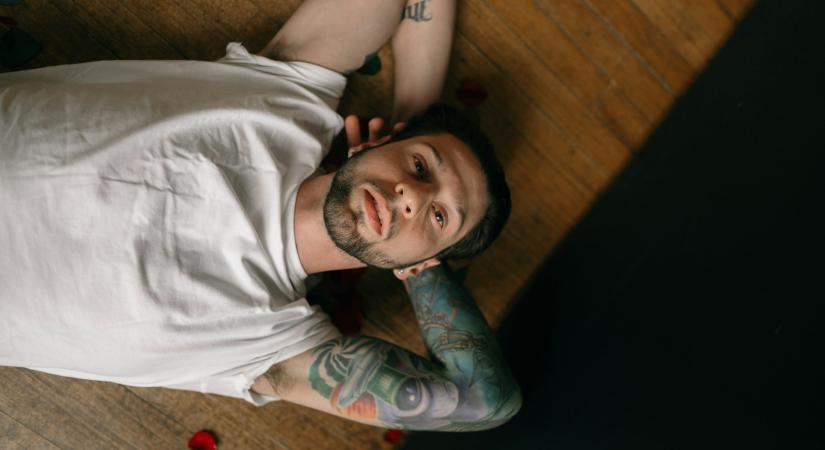 „A szép nőkkel kedvesebb vagyok” – Férfi titkok, amiket nem szívesen vallanak be