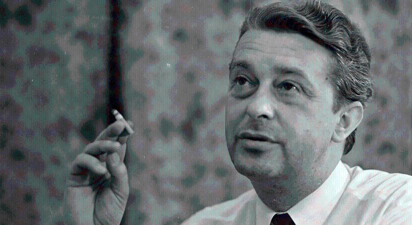 „Az ő köpönyegéből bújtunk ki” – Mensáros Lászlóra emlékezik az Örkény Színház