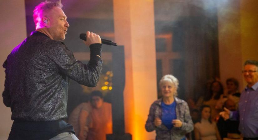 Valósággal ellepték a celebek Siófokot