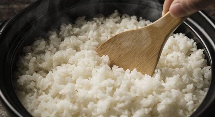 Pergős rizs görög módra: könnyű, illatos köret