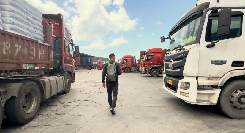 52 szállítási útvonal Kínából Magyarországra – tranzitidős példákkal, valós kockázatokkal, 2026 elején