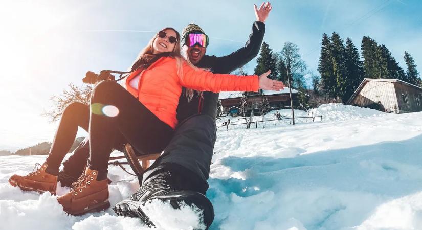 „Csúszik a szánkó, röppen a dombon”: ezeken a helyeken felejthetetlen élmény a szánkózás