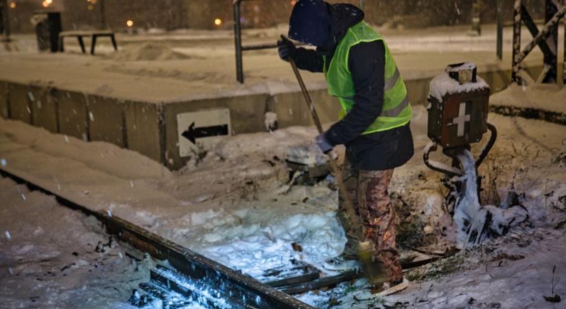 Lázár János: A vasút tartja magát