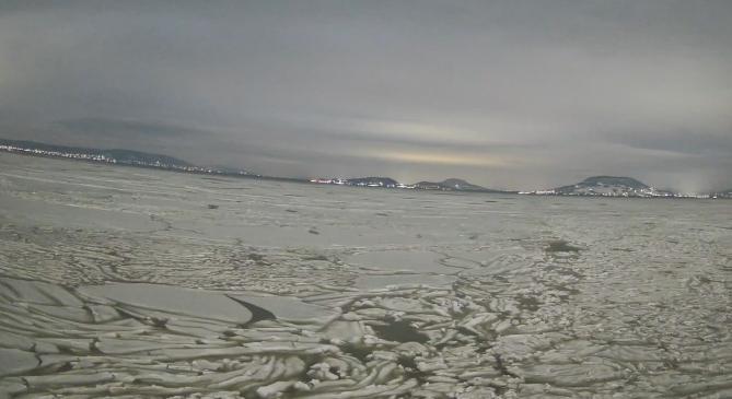 Látványos jégzajlás zajlott éjjel a Balatonon