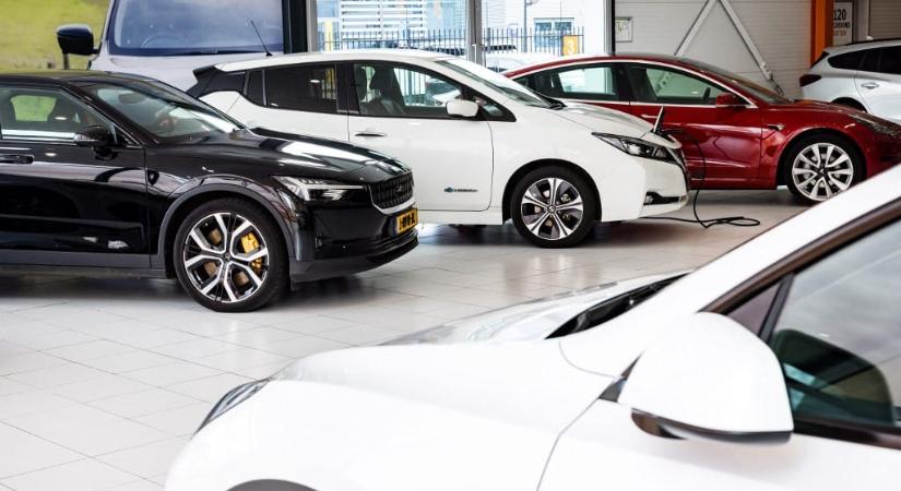 Megtörtént a fordulat a használtautó-piacon: 45 százalékkal többen kerestek tavaly villanyautót