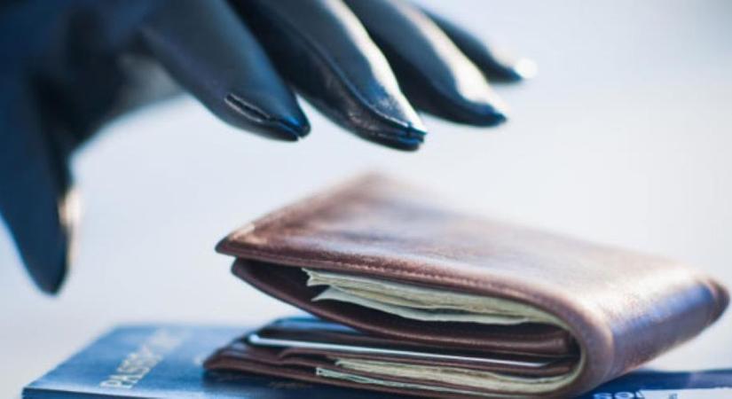 Lomtalanításnál segédkezett – 600 ezer forint készpénzt is „eltakarított”