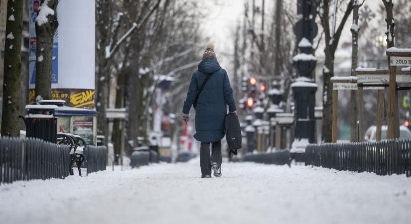 Narancs riasztás lépett életbe: újabb 20 centi hó hullhat pár óra alatt, hófúvás béníthatja meg az országot