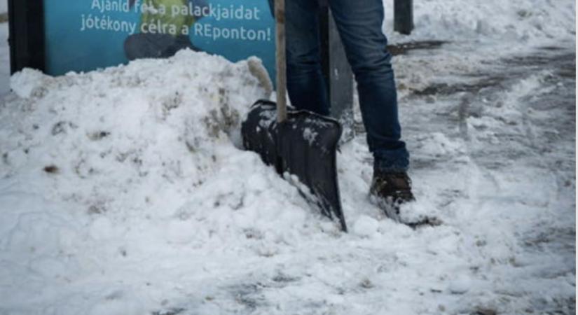 A hó miatt péntekig felfüggeszti a kampányolást a Tisza