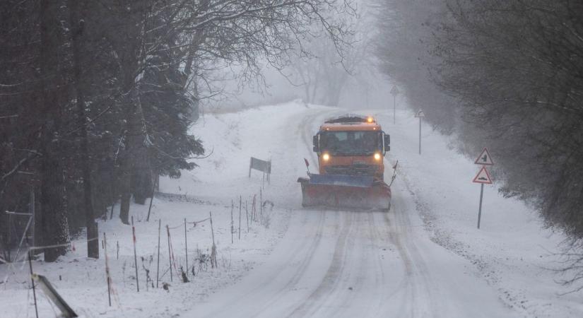 Havazás országszerte: megbénult a közlekedés több útszakaszon, késnek a vonatok és a buszok – folyamatosan frissülő anyagunkban beszámolunk a legfontosabb történésekről