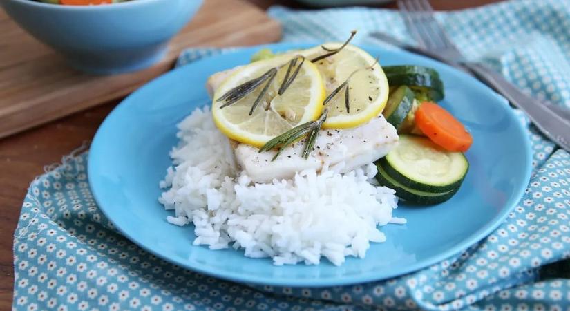 Diétás receptek otthonra: rozmaringos tőkehalfilé rizzsel zöldséggel (3. rész)