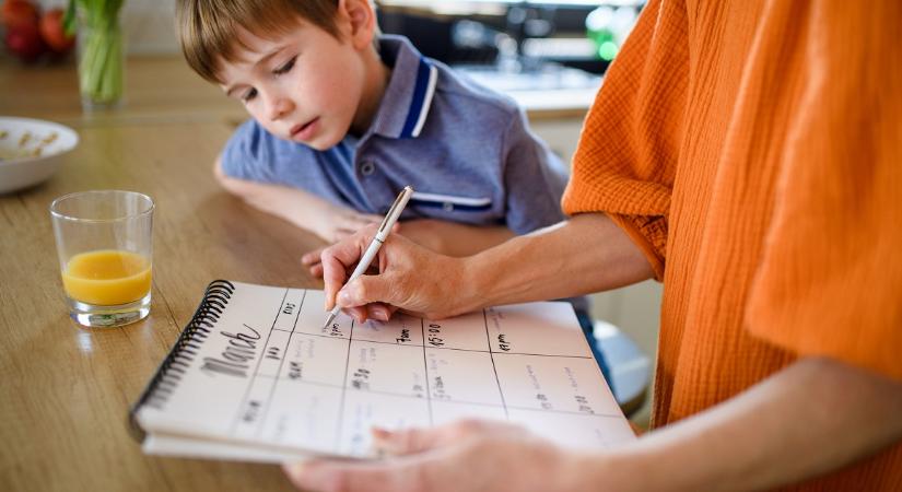 Érdemes felírni: Ezeken a napokon érkezik 2026-ban a családi pótlék