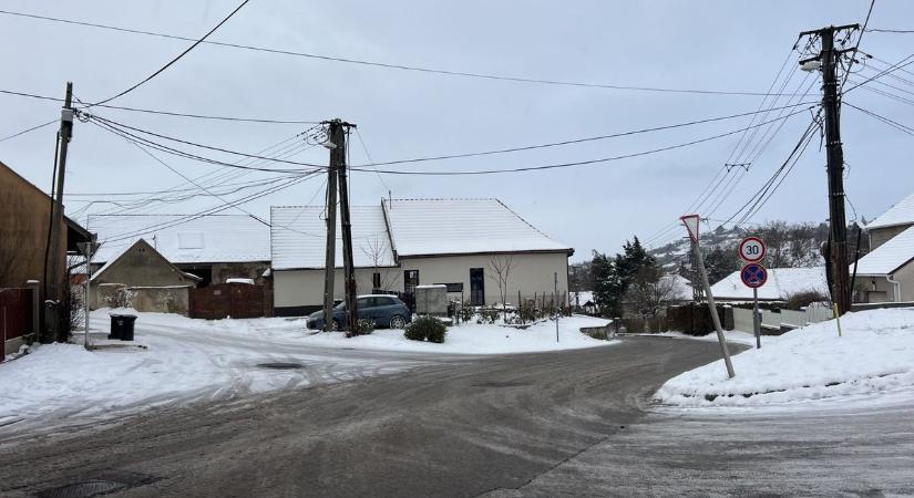 Veszélyessé váltak az utak Baranyában, hófúvás is jöhet!