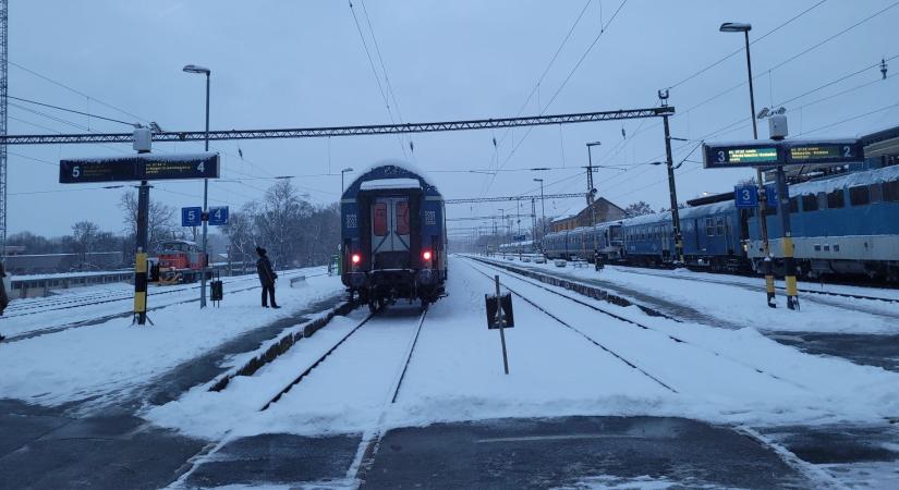 Magyar Péter: A Tisza péntekig felfüggeszti a politikai munkát, hólapátot ragadnak
