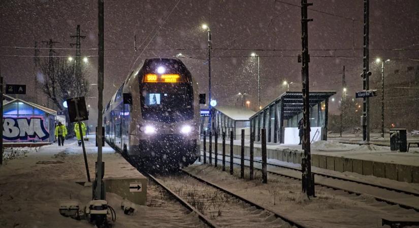 A hóhelyzetre való tekintettel bejelentést tett a MÁV – a jegyeket és bérleteket érinti