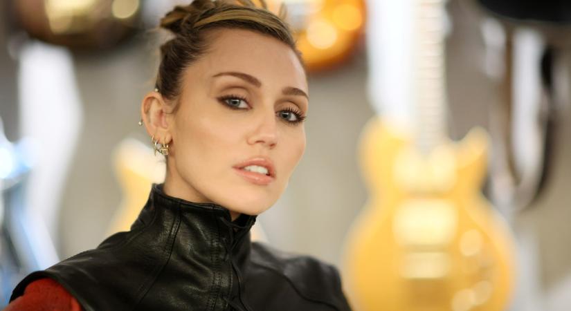 Ő Miley Cyrus titokzatos pasija - pletykálnak az eljegyzésükről