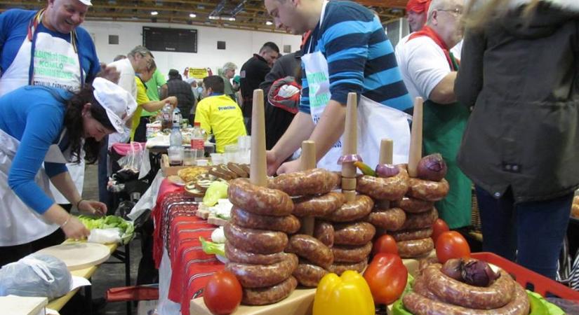 Már lehet nevezni a 15. Komlói Nemzetközi Kolbásztöltő Fesztiválra