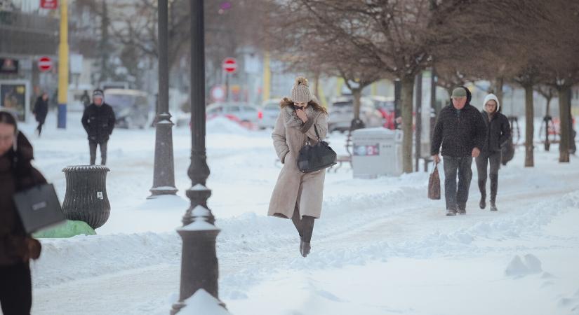 GALÉRIA: Havas utak, akadozó közlekedés – helyszíni tapasztalatok Kassától az államhatárig