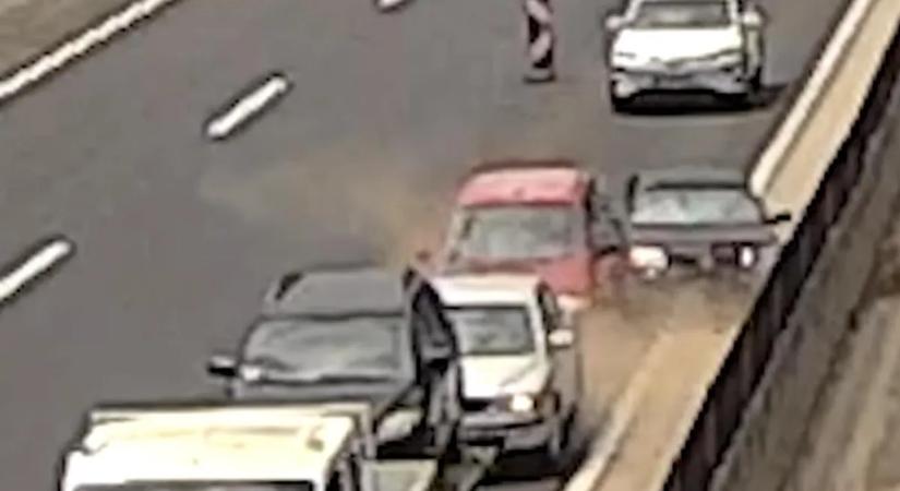 A közlekedés legegyszerűbb szabálya okozott csúnya balesetet az M3-ason