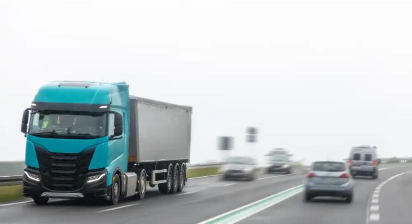 Tárgyalóasztalhoz ültek a minisztérium és a kamionosok képviselői